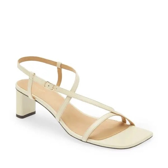 Frame Shoes Cream with black sole and gold hardware - Picture 2 of 11